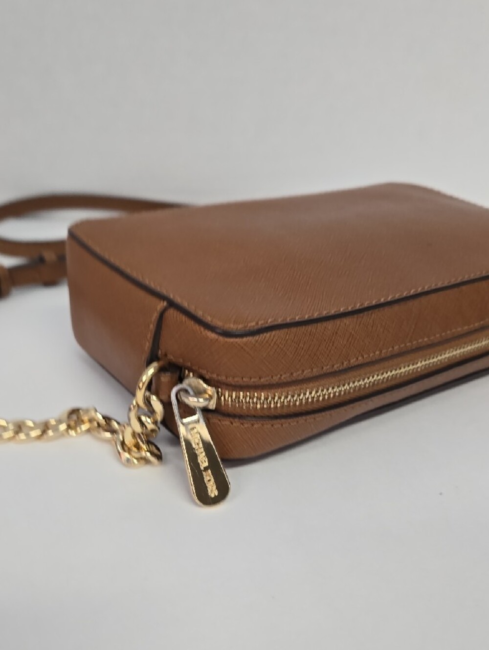 Michael Kors Brown Saffiano Leather Crossbody w/Gold Chain EUC 8.5"x5"x2" - Picture 8 of 14